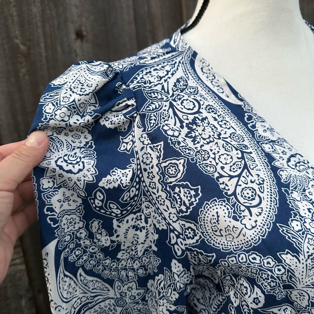 Elegant Blue Paisley Wrap Dress - Picture 5 of 9